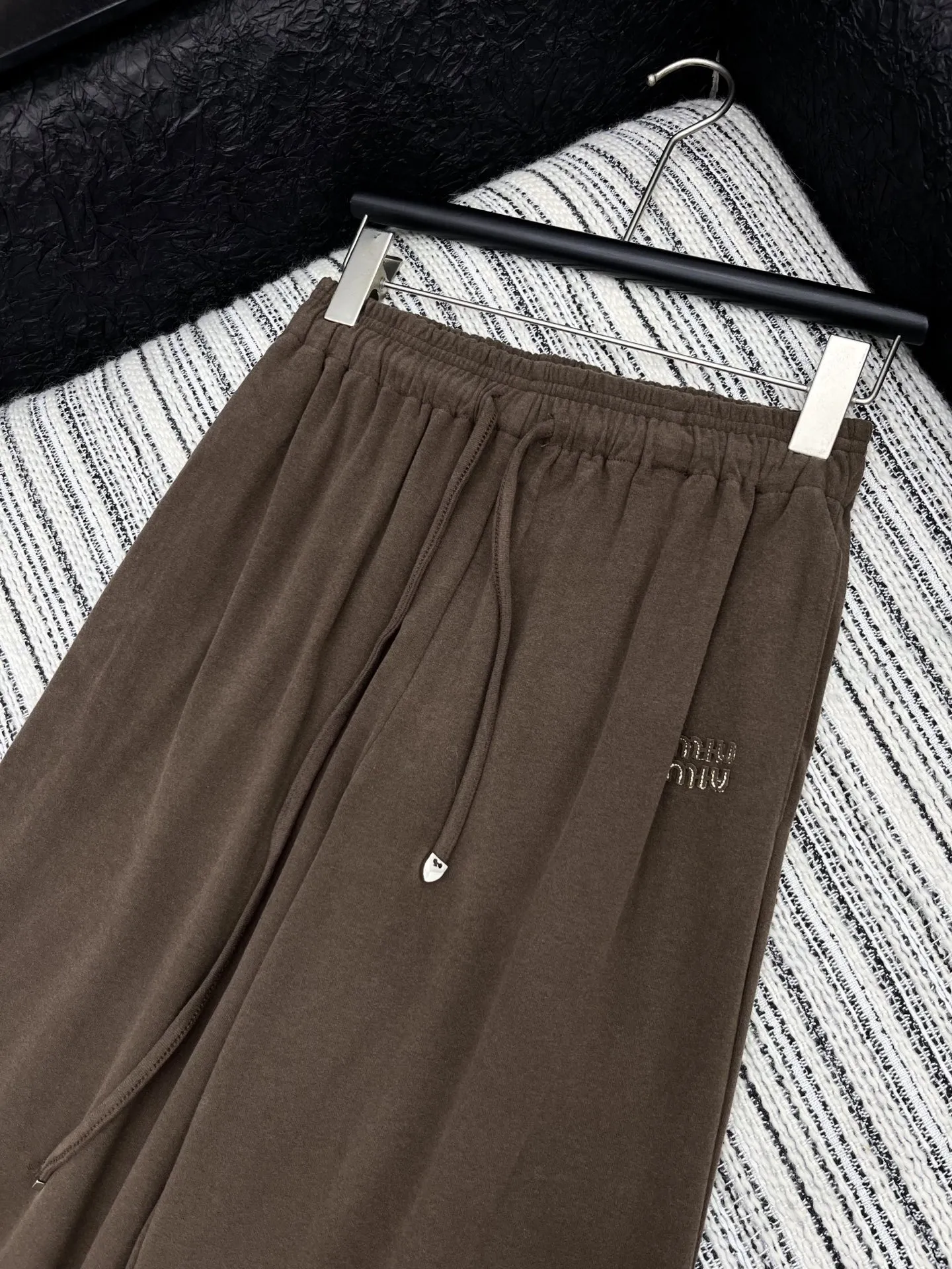 Miu Miu グレー抽 ropeリラックスパンツ2025新作 - 画像 (3)