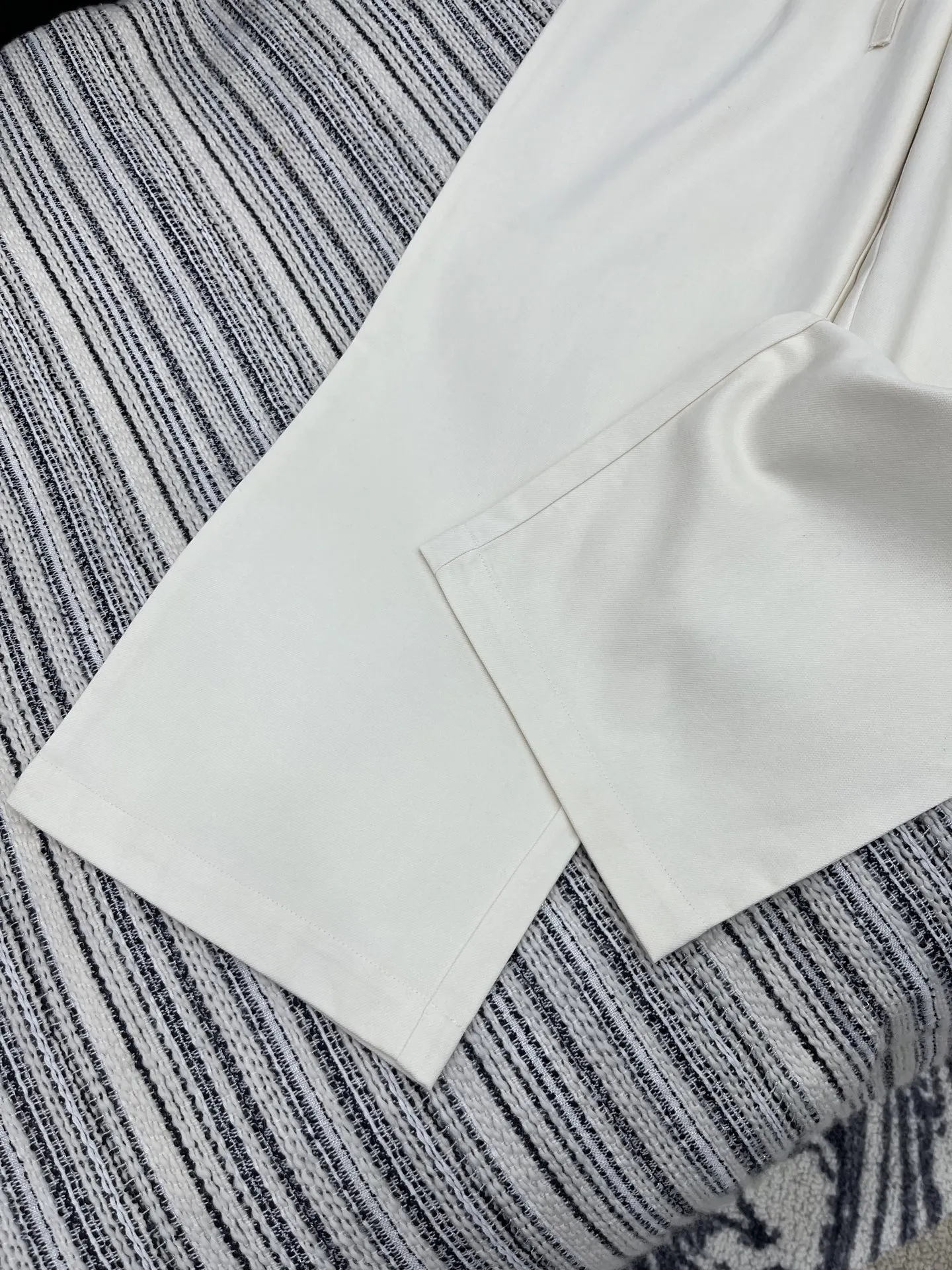 Miu Miu杏色花のつぼみをつけて腰を休めるワイド脚 ズボン - 画像 (5)