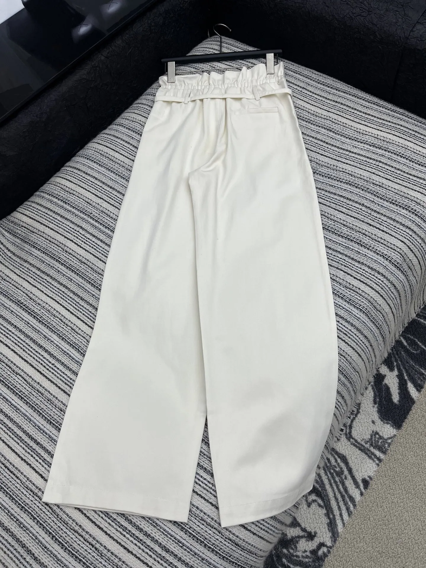 Miu Miu杏色花のつぼみをつけて腰を休めるワイド脚 ズボン - 画像 (8)