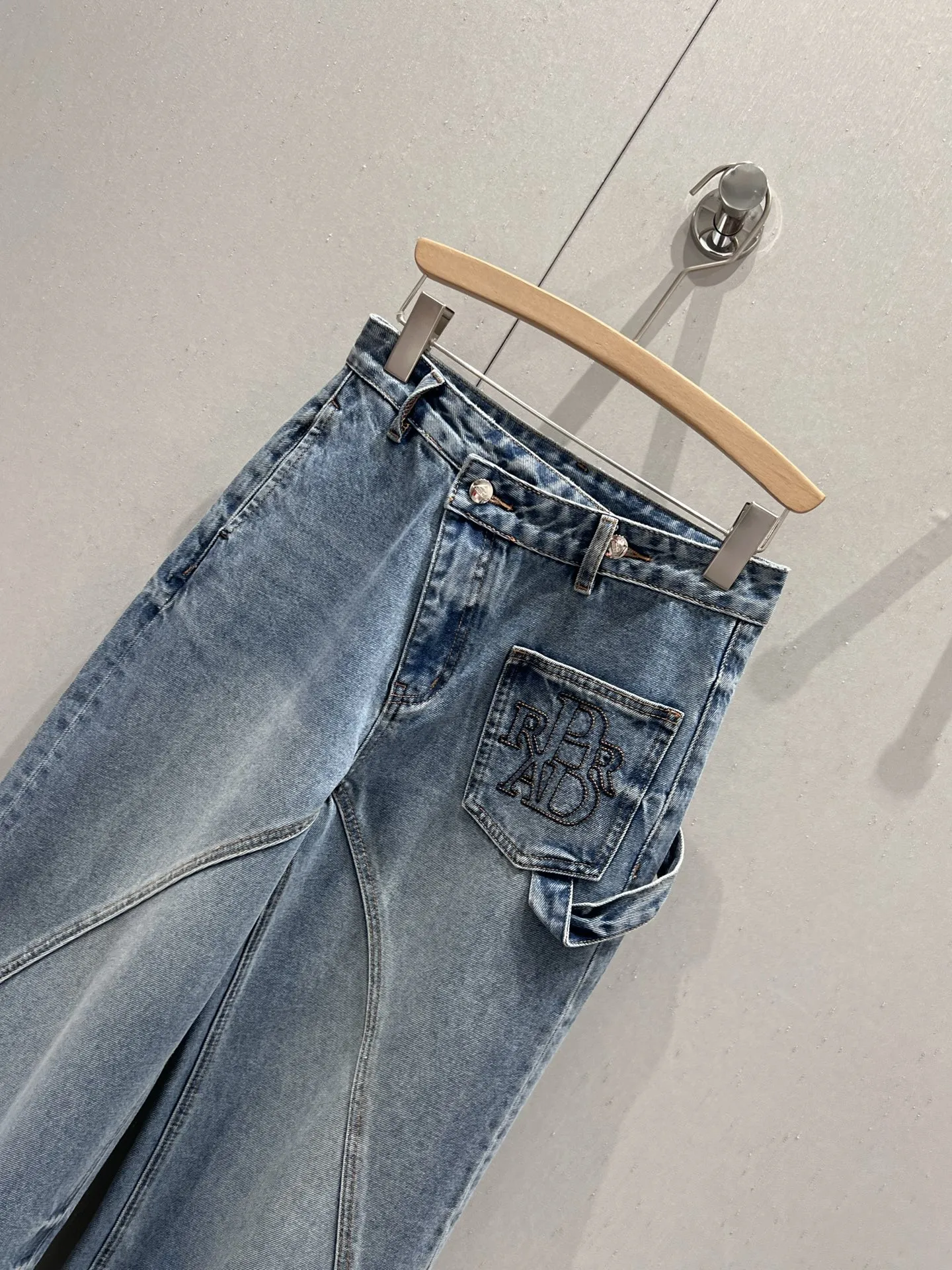 プラダ25Ssブルーグラデーション刺繍デニムパンツ - 画像 (4)