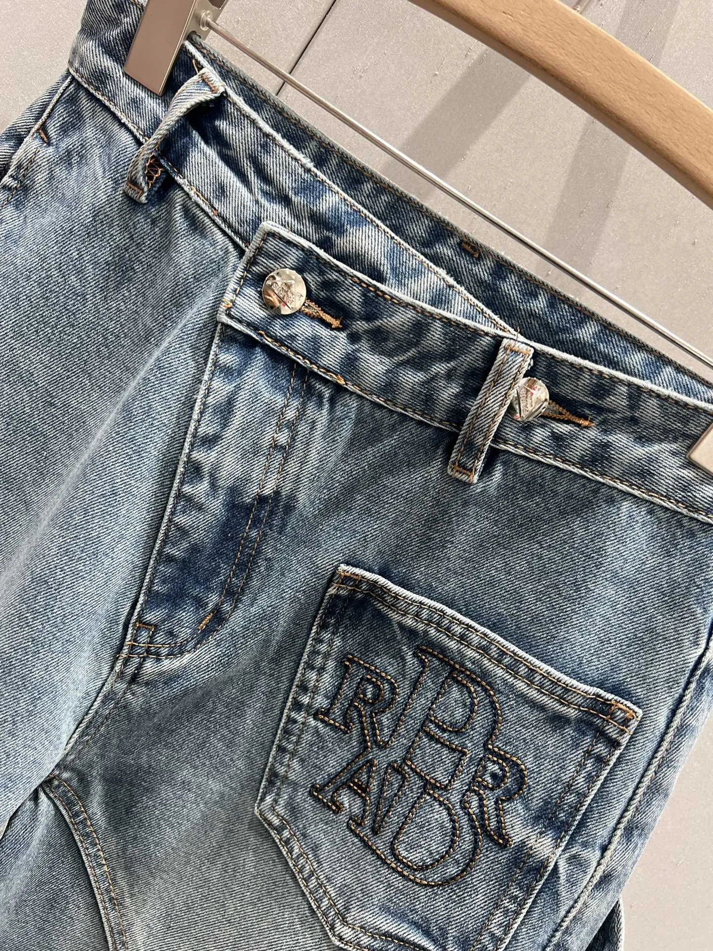 プラダ25Ssブルーグラデーション刺繍デニムパンツ - 画像 (6)