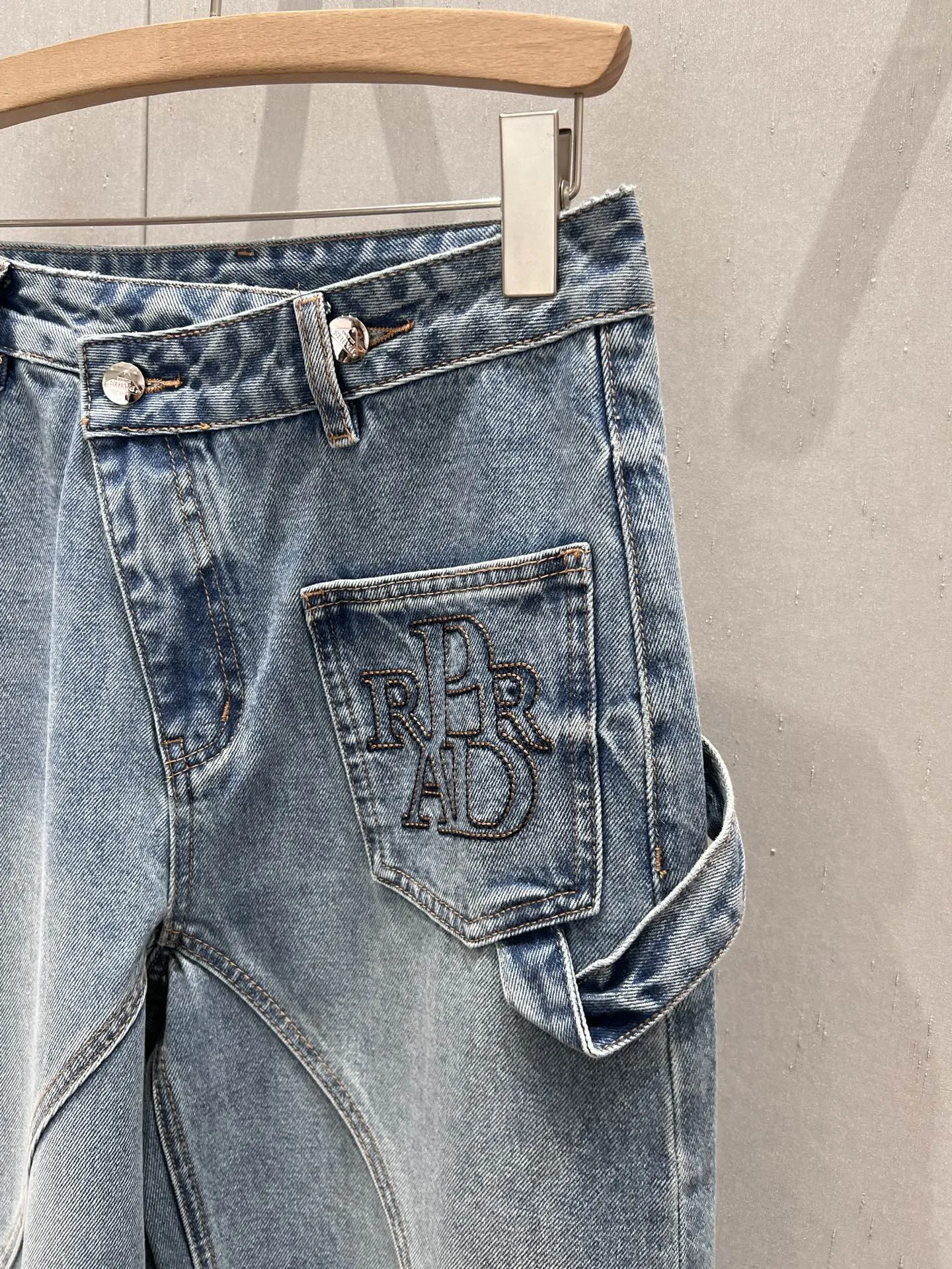 プラダ25Ssブルーグラデーション刺繍デニムパンツ - 画像 (8)