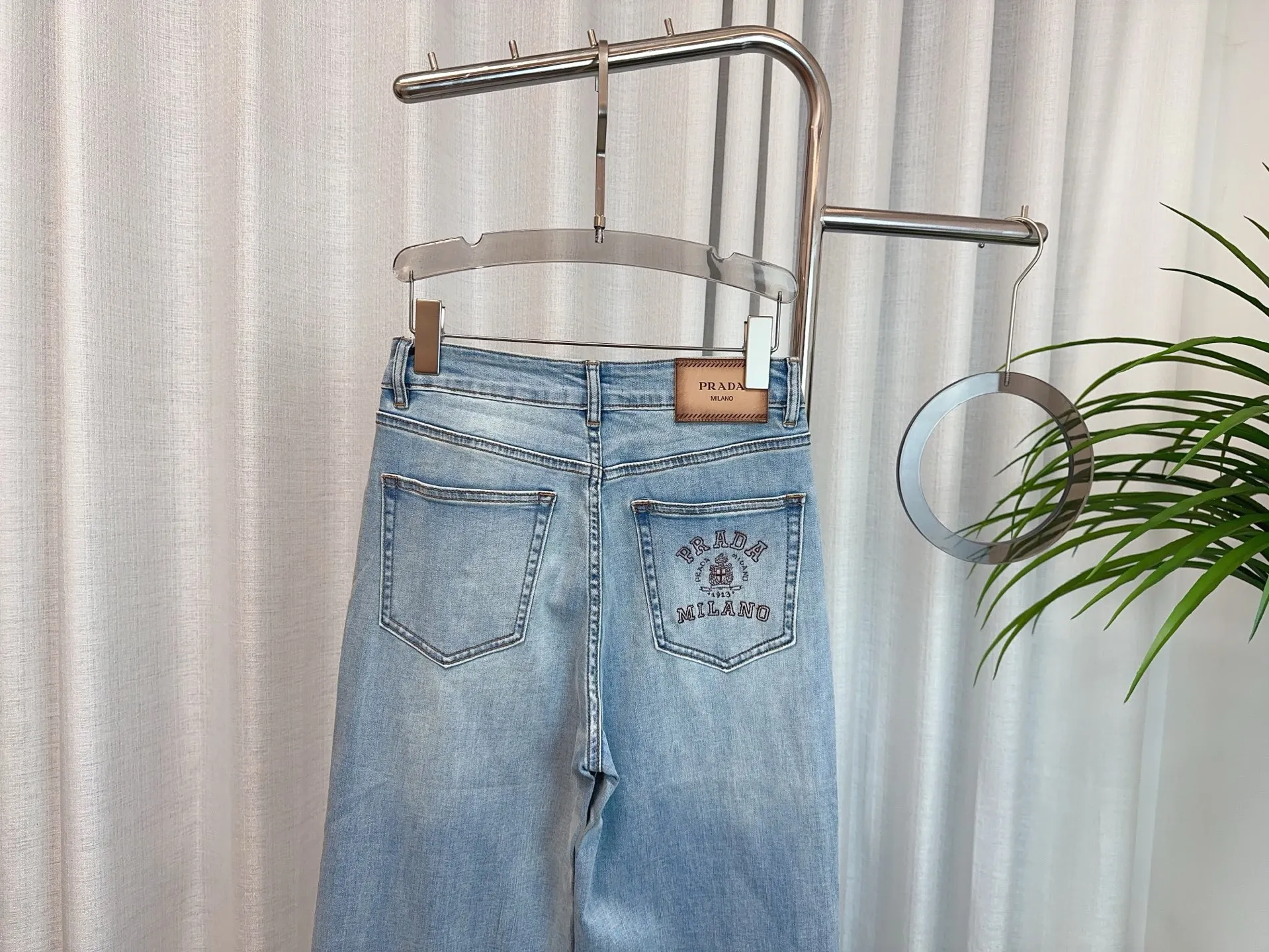 PRADA三角徽标ブルージーンズストレートワイドパンツ - 画像 (6)