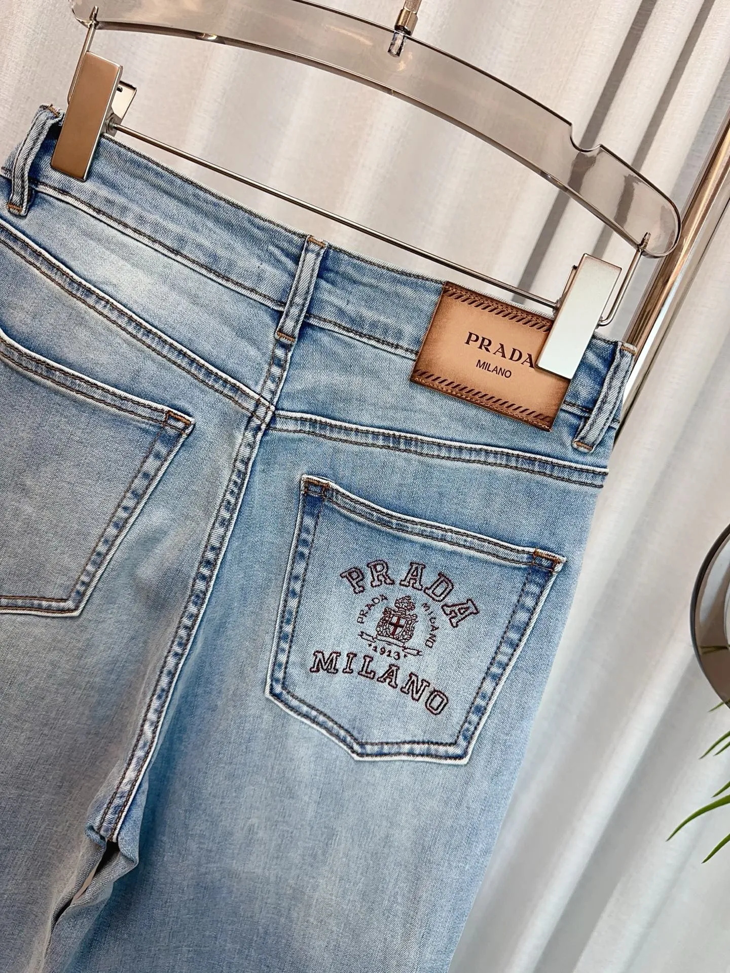 PRADA三角徽标ブルージーンズストレートワイドパンツ - 画像 (7)