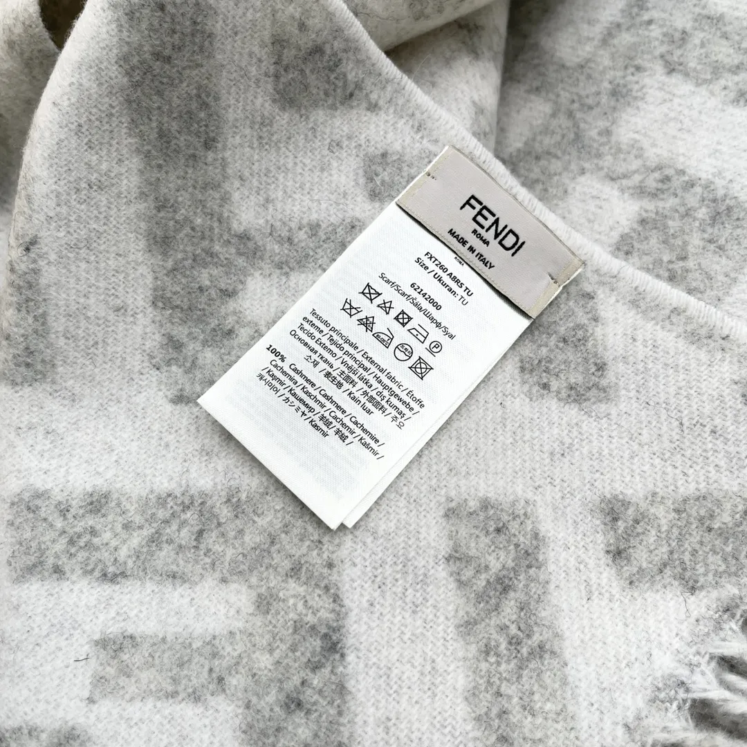 Fendi グレー ホワイト FFロゴ 羊毛スカーフ - 画像 (6)