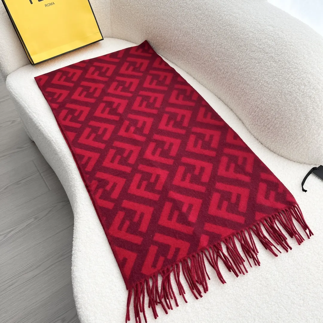 FendiレッドFFロゴ羊毛スカーフ - 画像 (3)