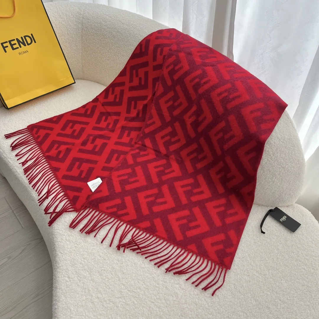 FendiレッドFFロゴ羊毛スカーフ - 画像 (5)
