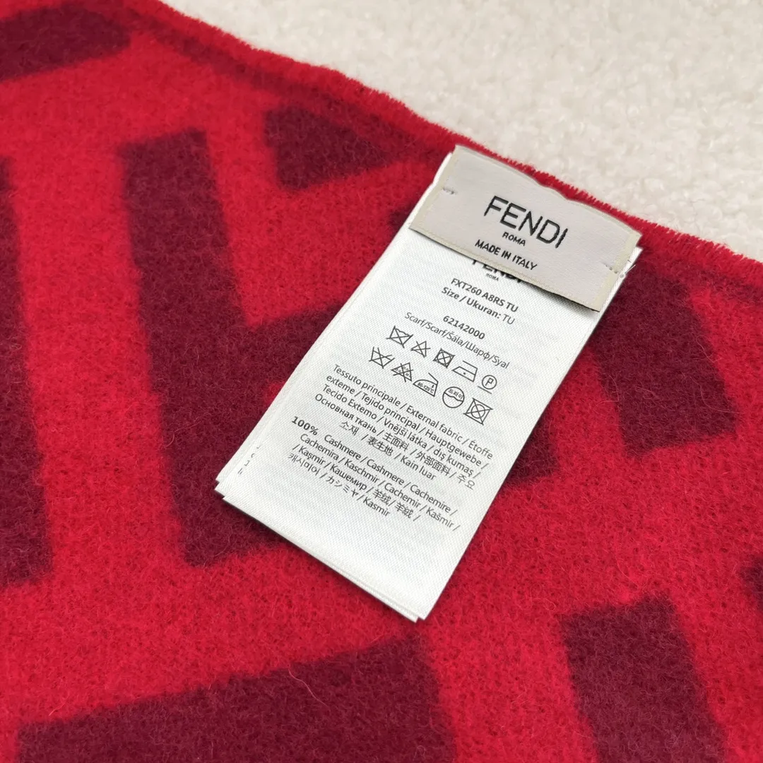 FendiレッドFFロゴ羊毛スカーフ - 画像 (6)