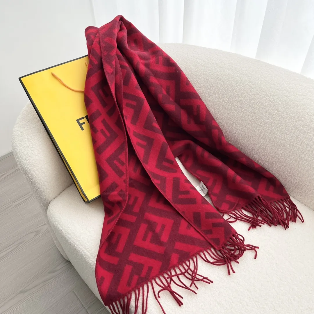 FendiレッドFFロゴ羊毛スカーフ - 画像 (8)