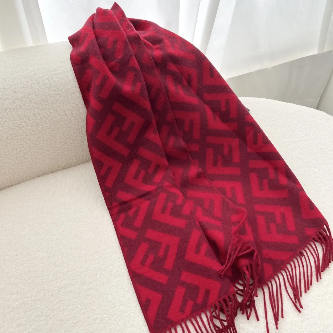 FendiレッドFFロゴ羊毛スカーフ - 画像 (9)