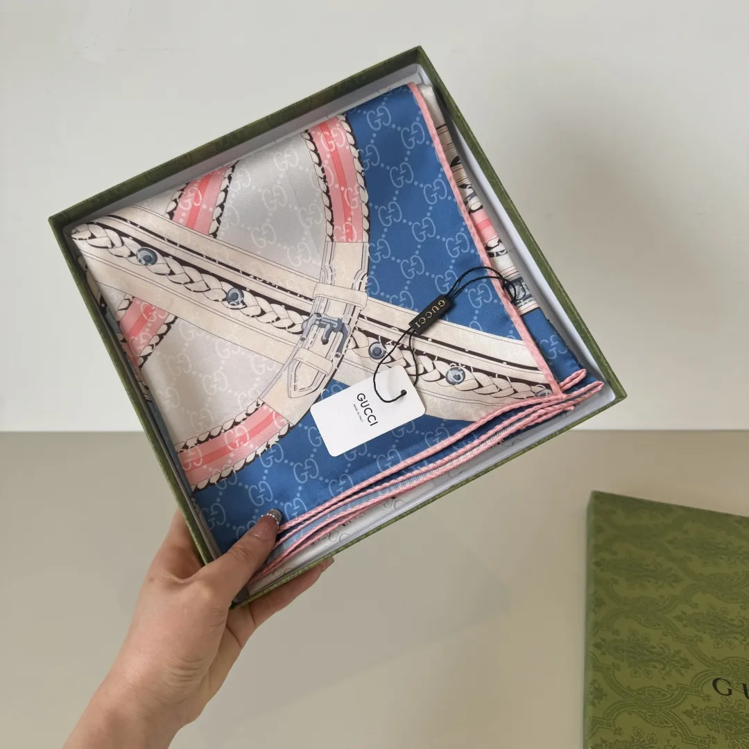 Gucci ブルー馬具印花桑蚕絲スカーフ - 画像 (5)
