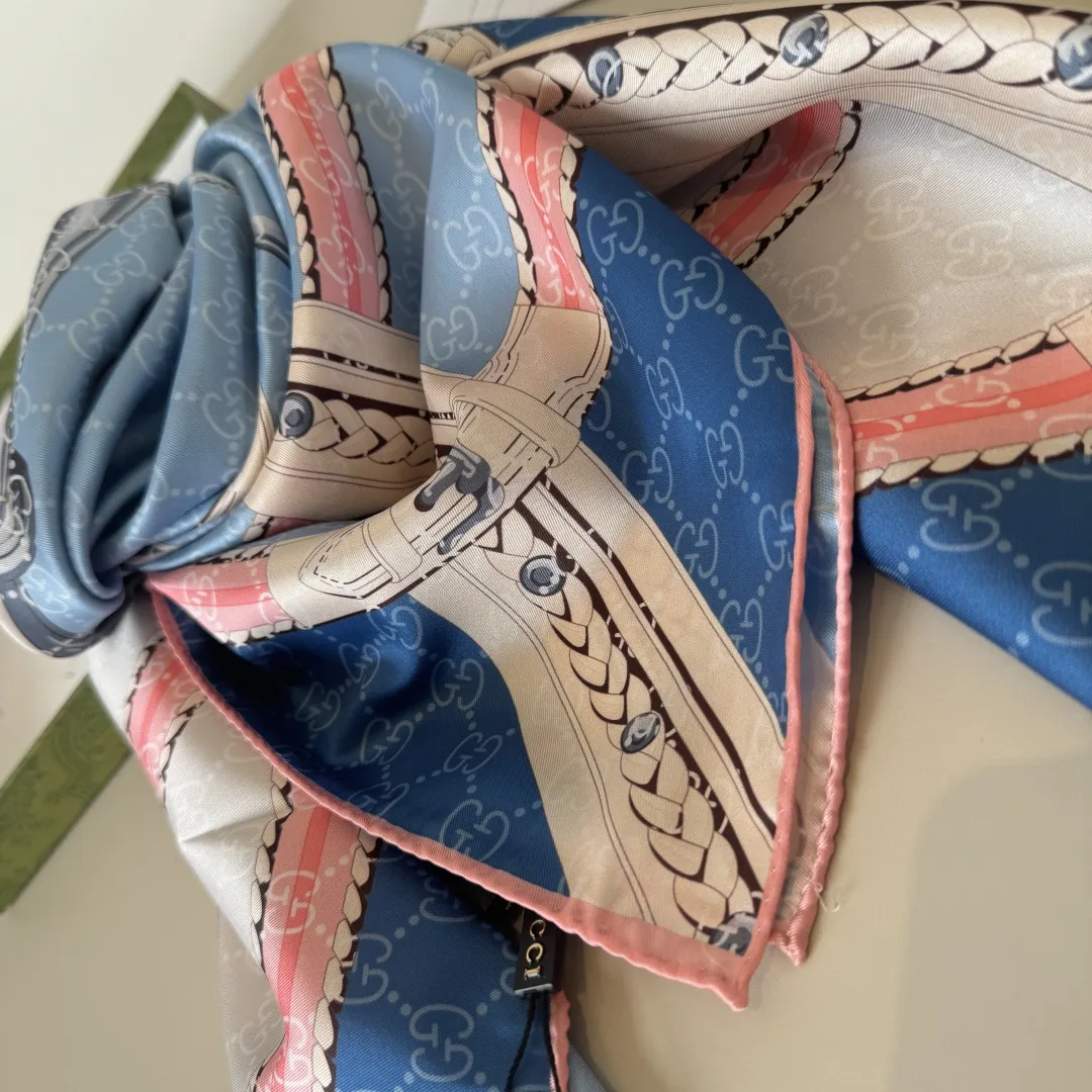 Gucci ブルー馬具印花桑蚕絲スカーフ - 画像 (8)