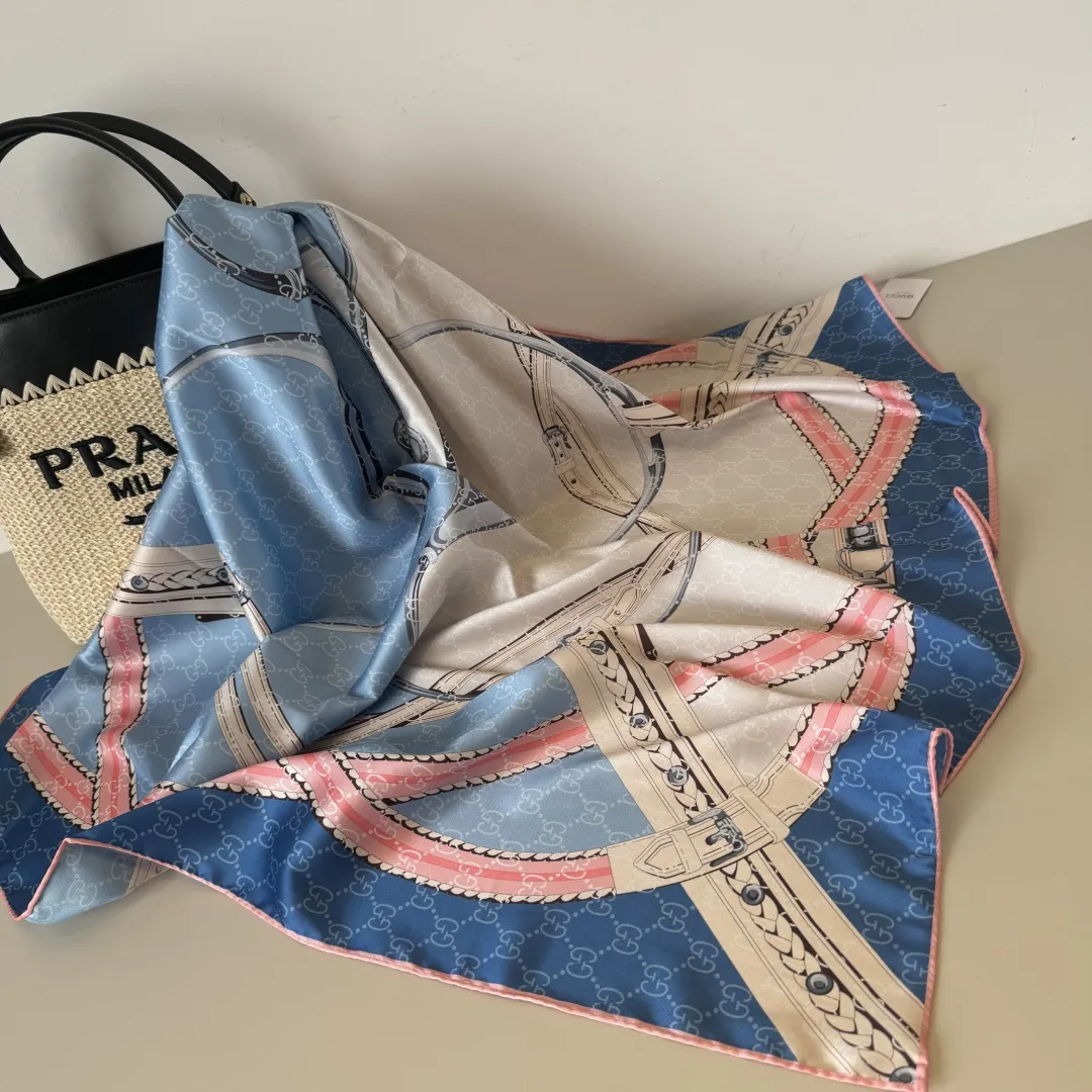 Gucci ブルー馬具印花桑蚕絲スカーフ - 画像 (9)