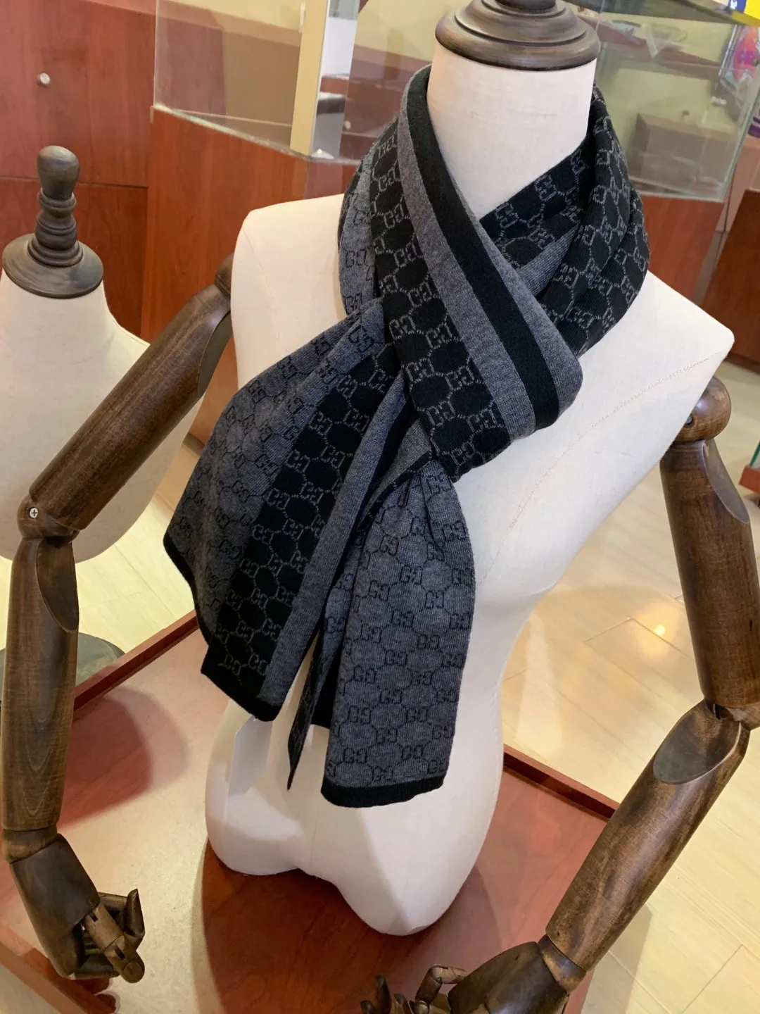 Gucci 男性用スカーフ グレー クラシカルデザイン - 画像 (9)