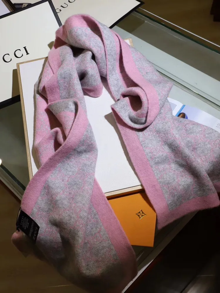 Gucciピンクグレー男性用クラシカルスカーフ - 画像 (3)