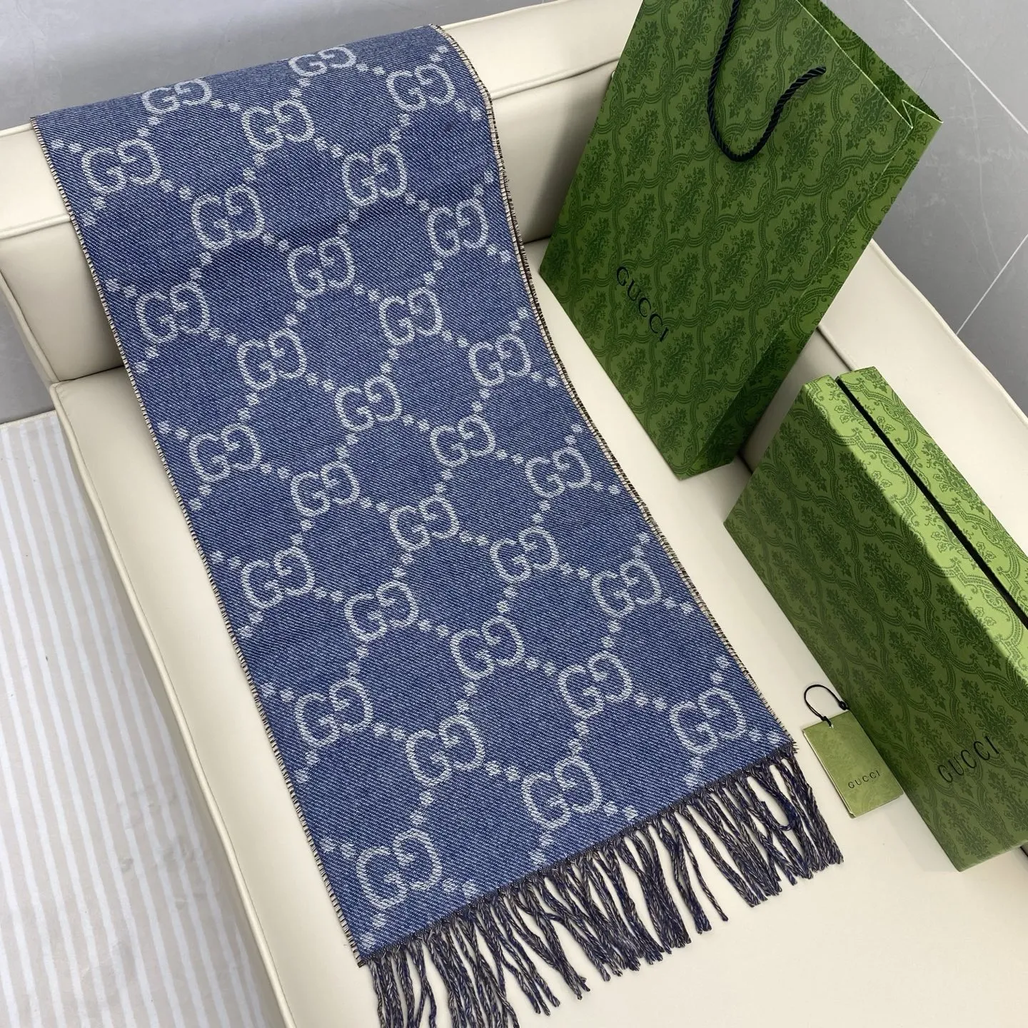 Gucci ブルーGG柄ダブルカラースカーフ - 画像 (5)