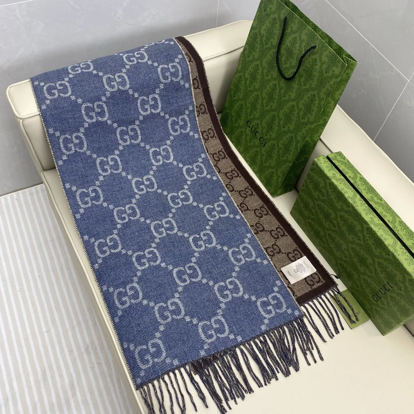 Gucci ブルーGG柄ダブルカラースカーフ - 画像 (6)