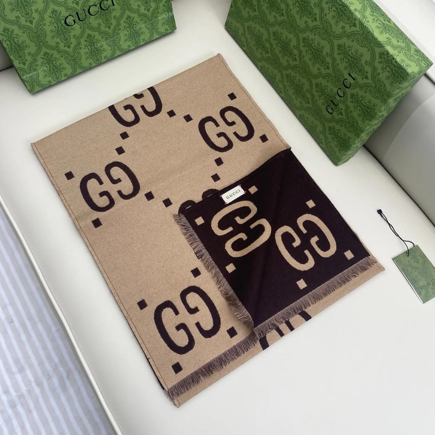 Gucci ベージュ GG柄 羊毛真絹スカーフ - 画像 (4)