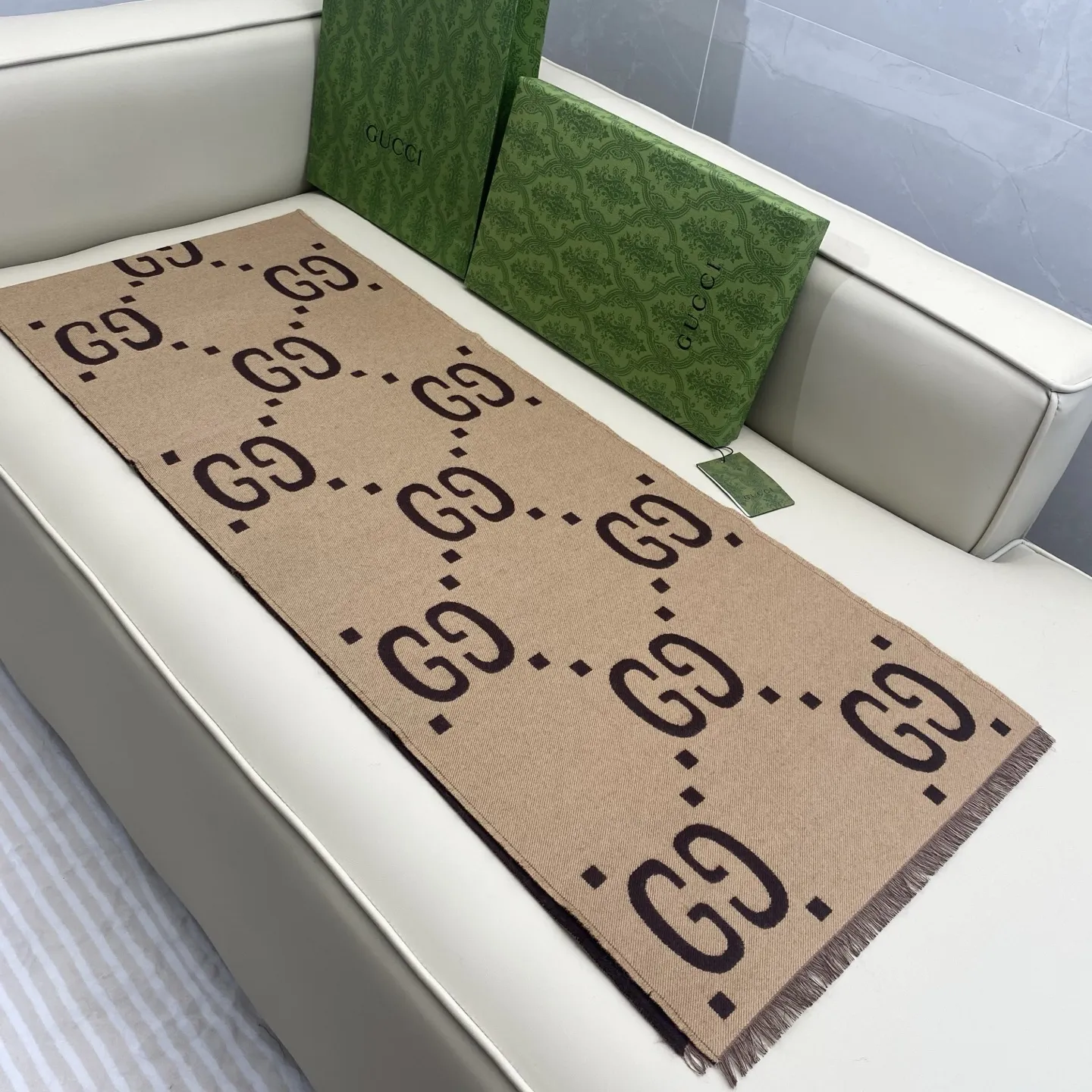 Gucci ベージュ GG柄 羊毛真絹スカーフ - 画像 (10)