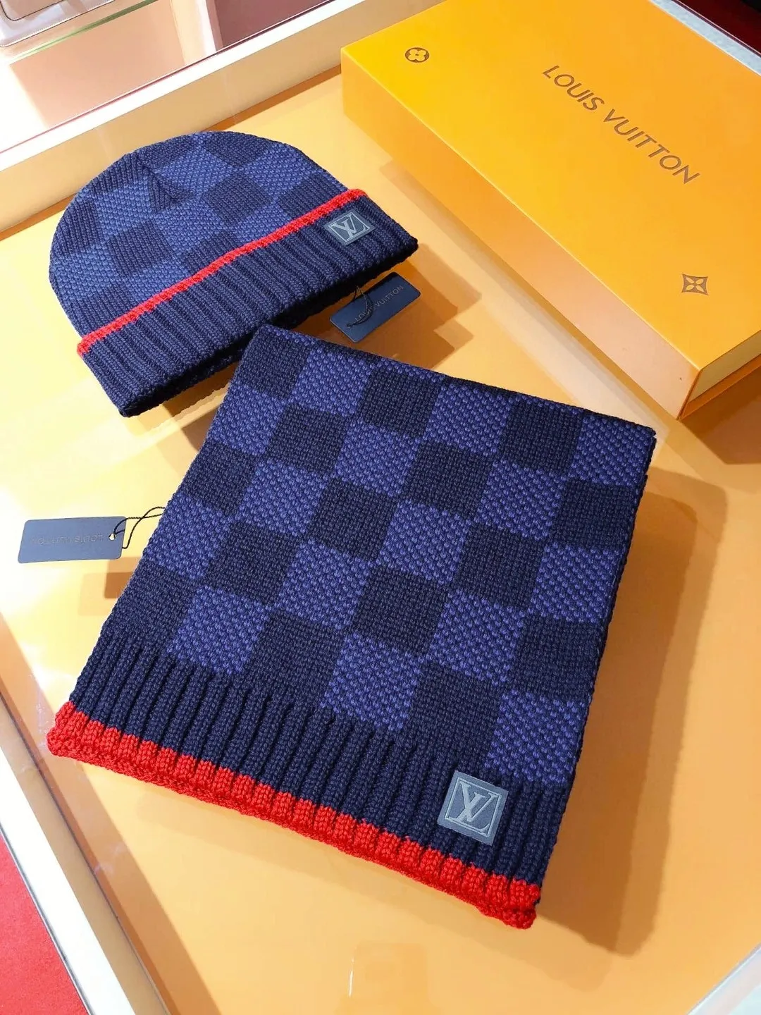 LOUIS VUITTON ダークブルーチェックマフラー帽子セット - 画像 (3)