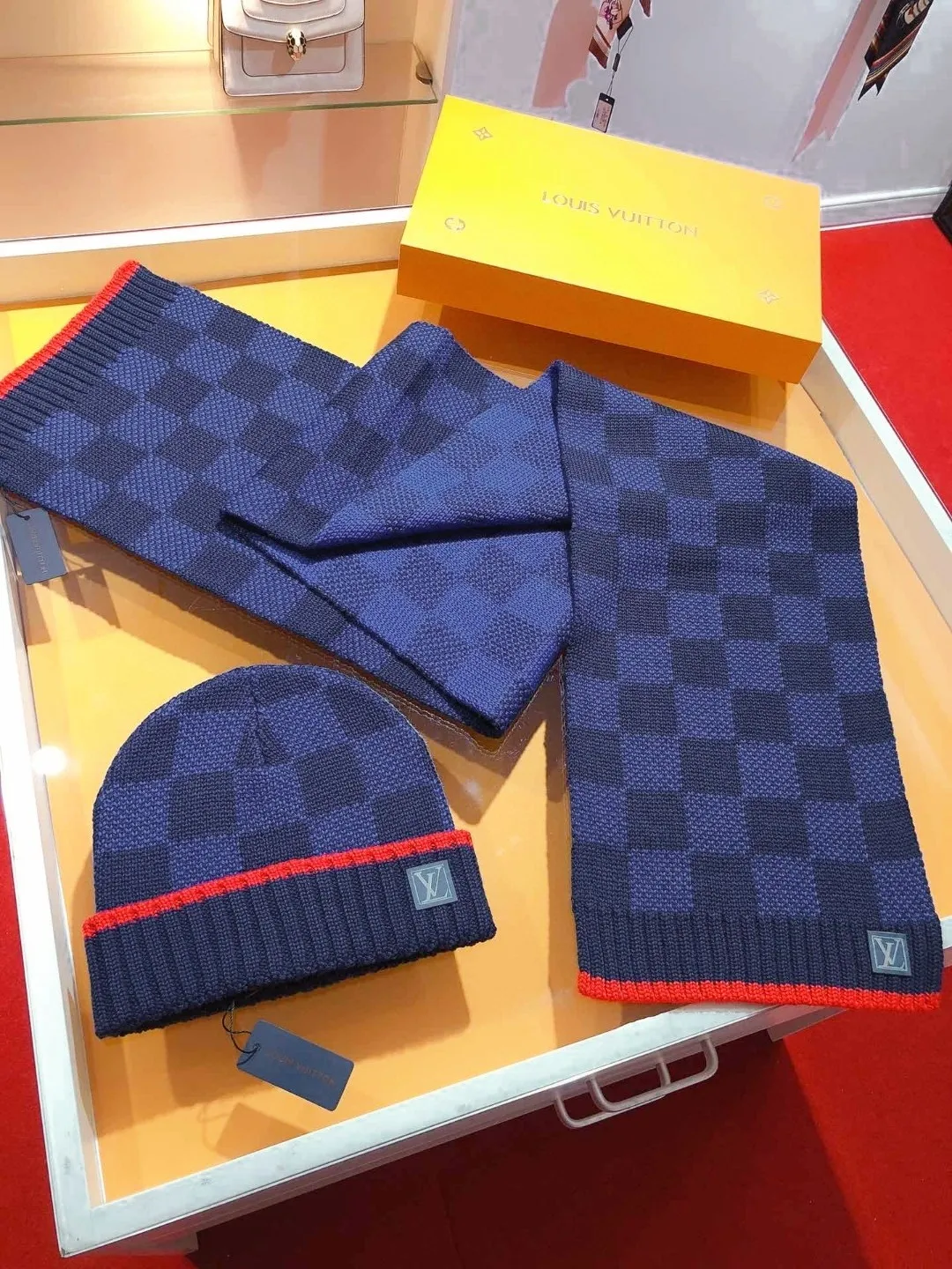 LOUIS VUITTON ダークブルーチェックマフラー帽子セット - 画像 (6)