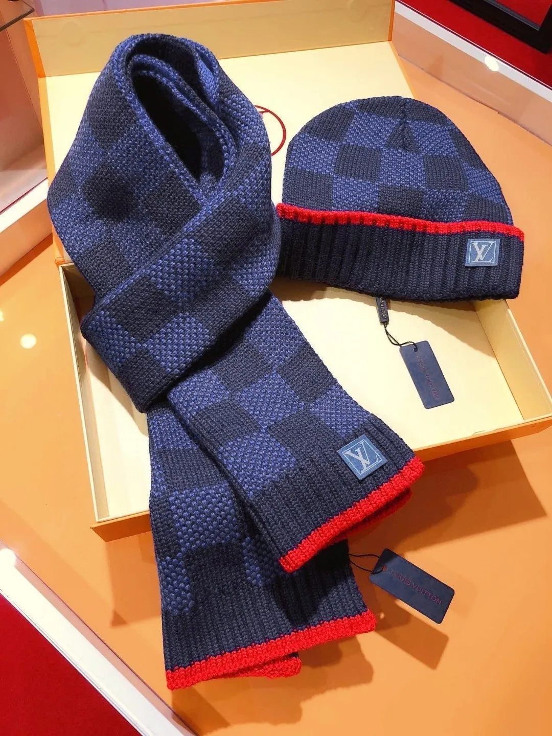LOUIS VUITTON ダークブルーチェックマフラー帽子セット - 画像 (7)
