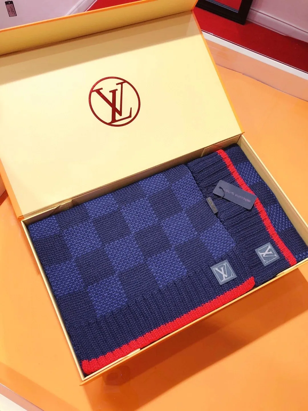 LOUIS VUITTON ダークブルーチェックマフラー帽子セット - 画像 (9)