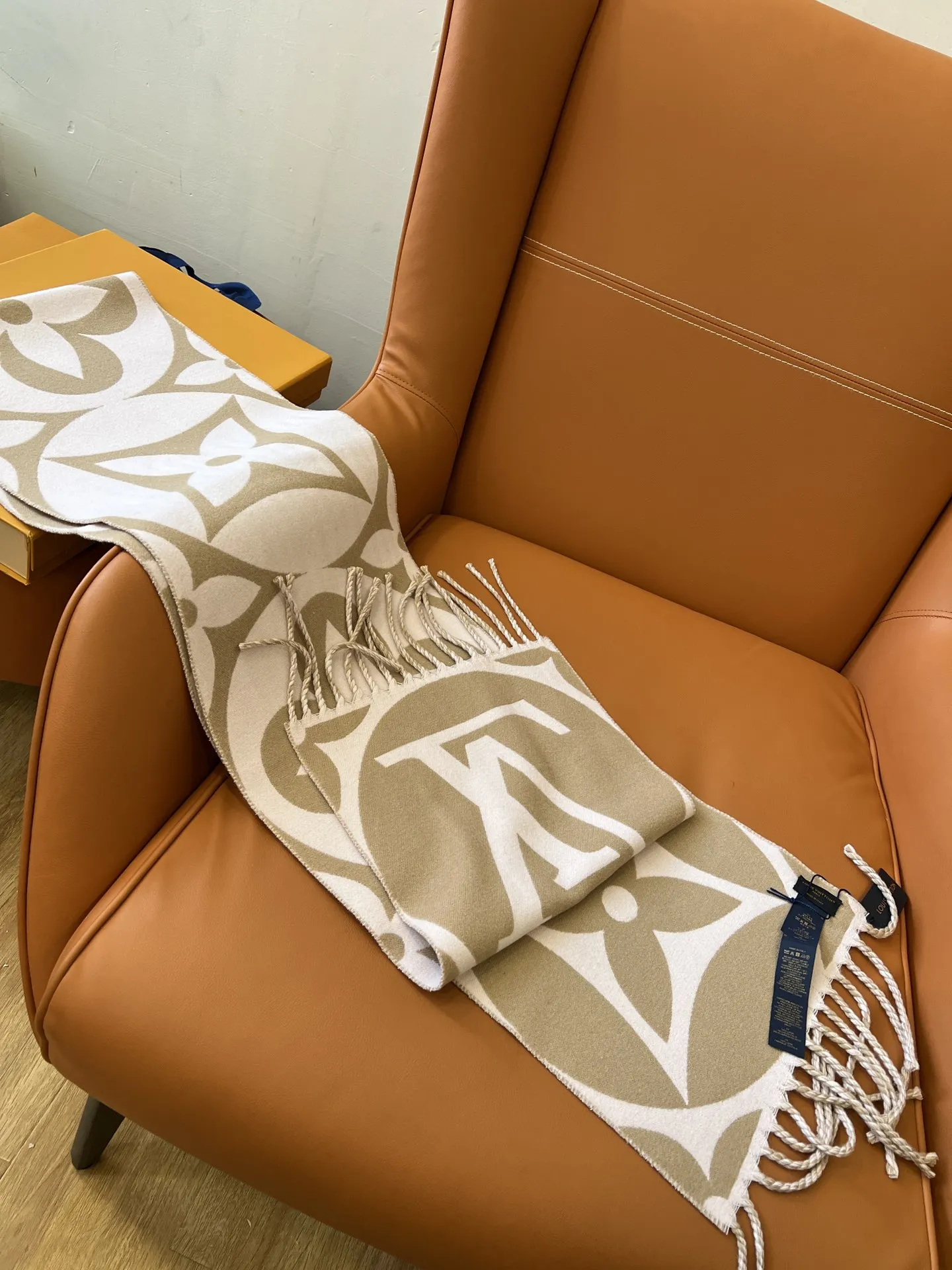 Louis Vuitton ベージュ モノグラム フラワー ストール - 画像 (9)