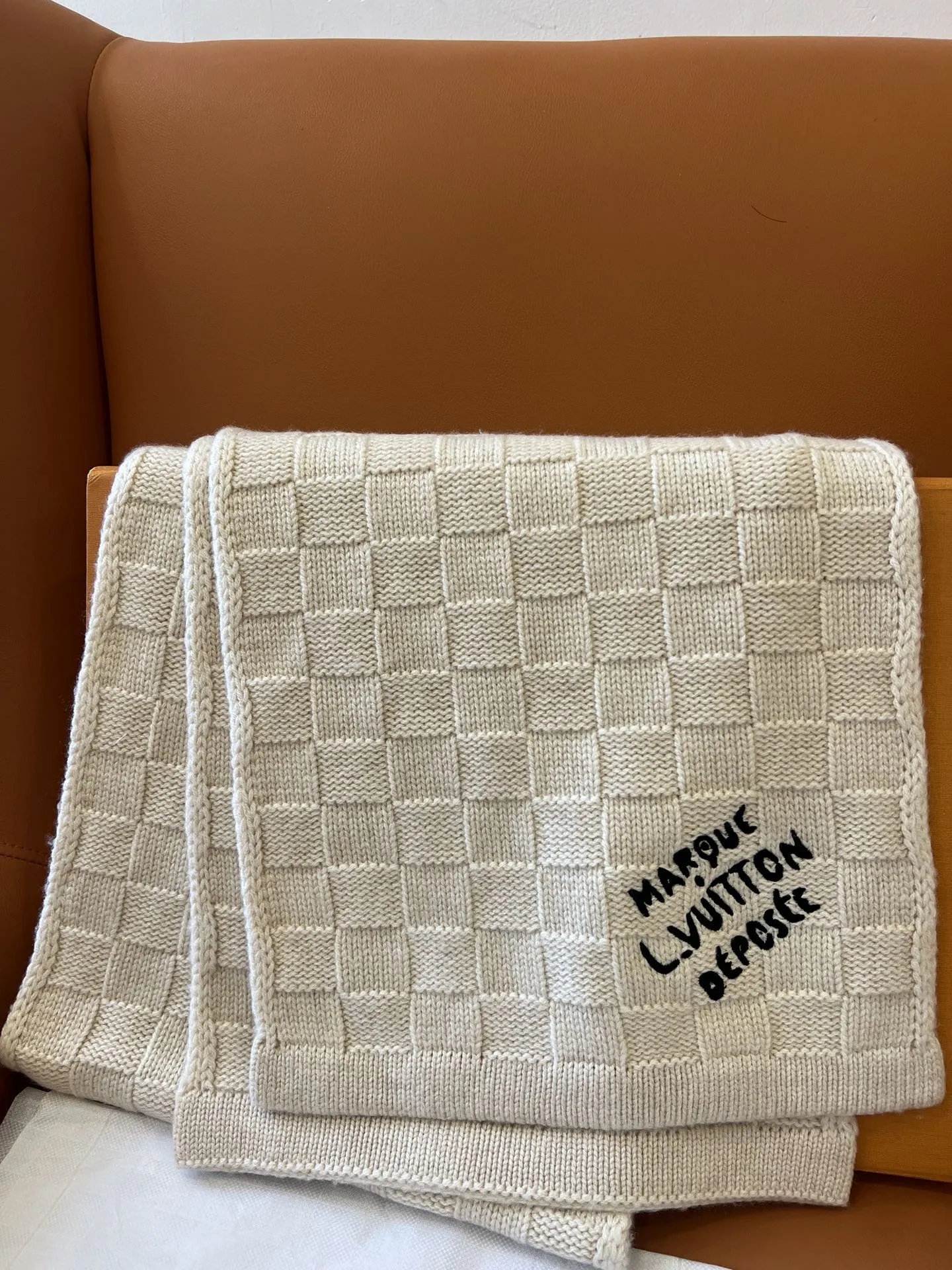 Louis Vuitton 黒白チェック柄マフラー - 画像 (5)