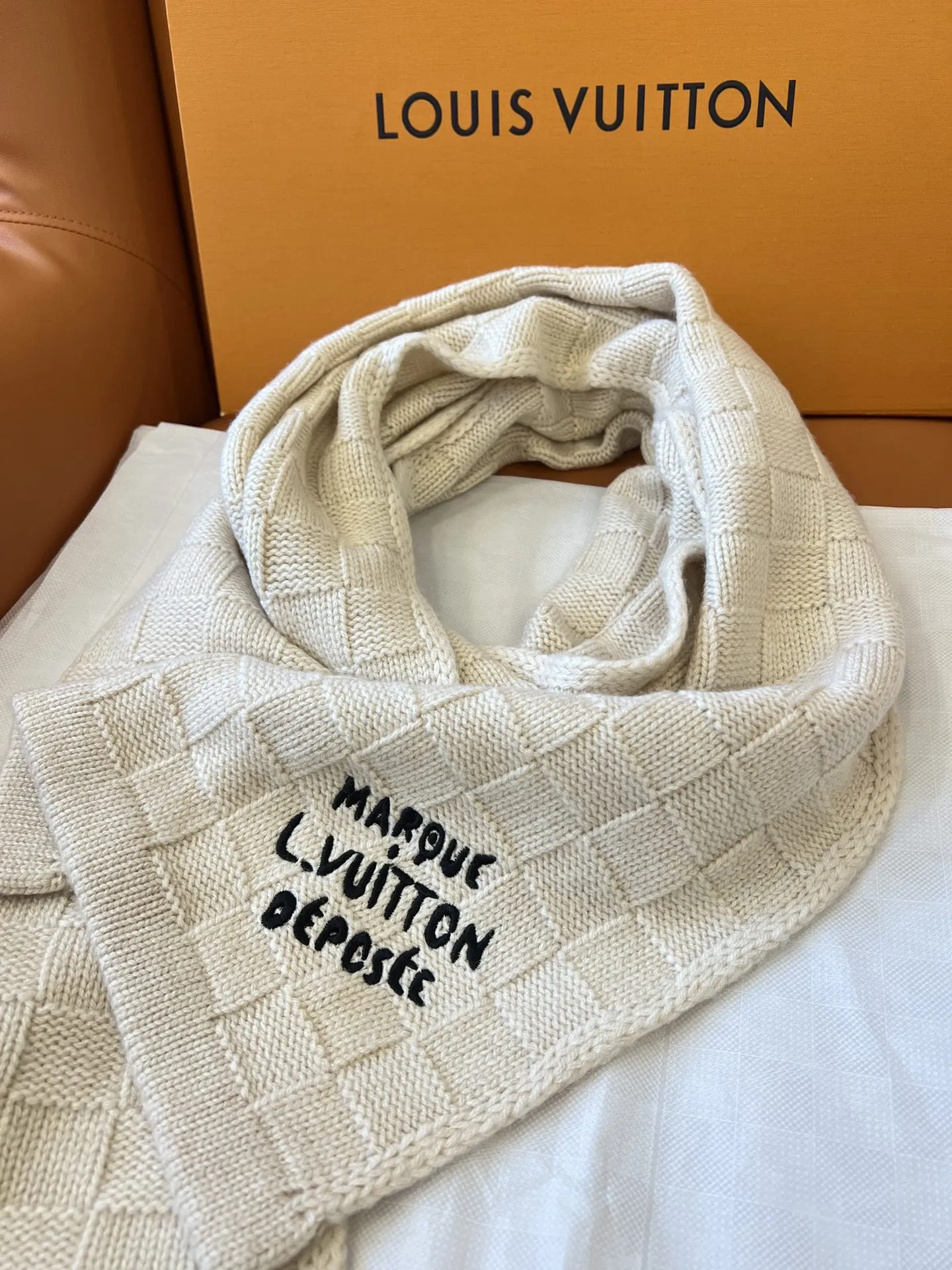 Louis Vuitton 黒白チェック柄マフラー - 画像 (7)