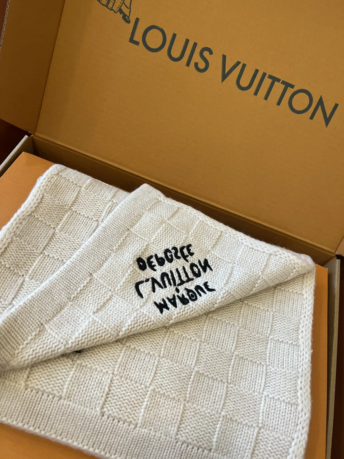 Louis Vuitton 黒白チェック柄マフラー - 画像 (8)