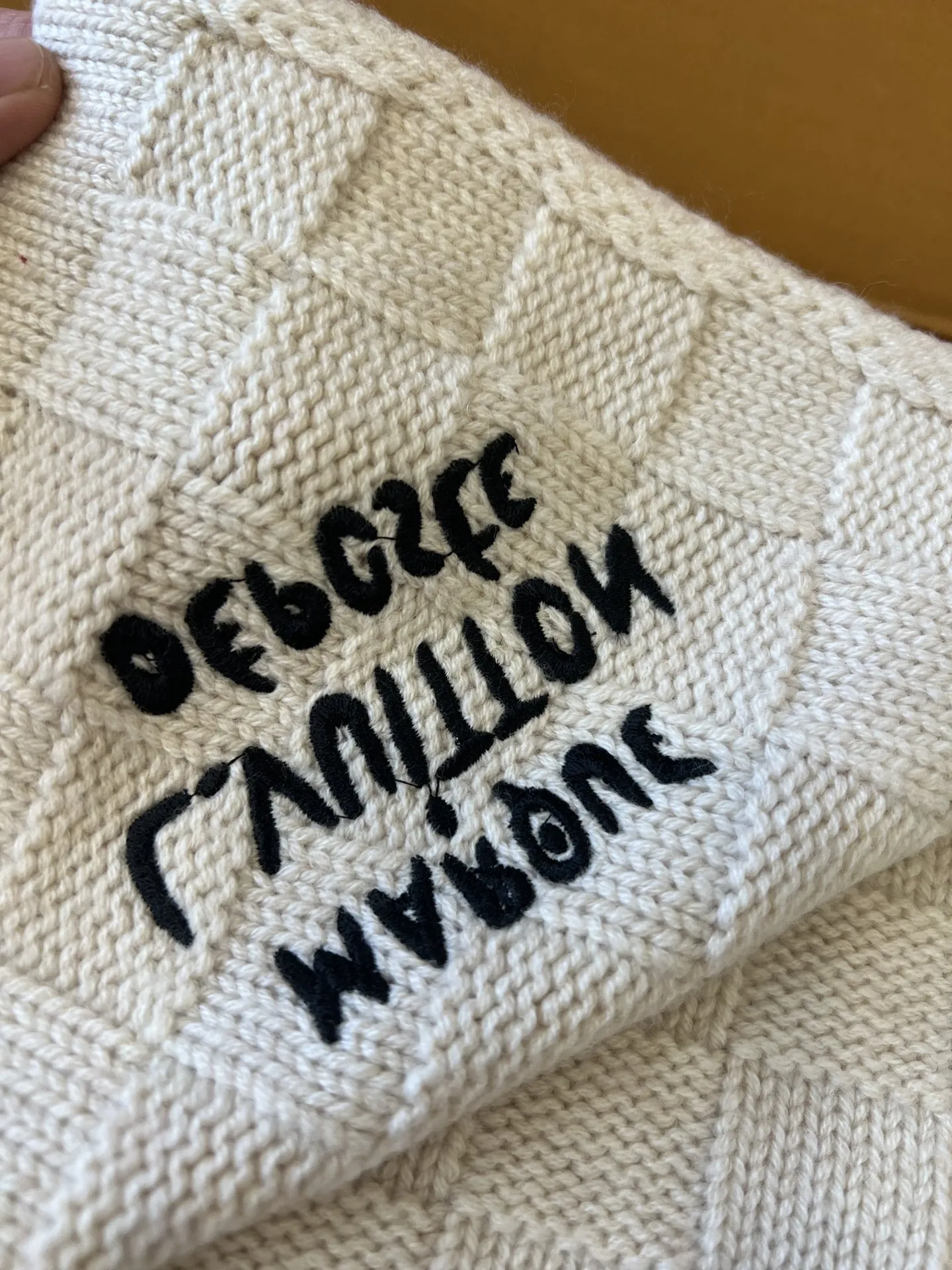 Louis Vuitton 黒白チェック柄マフラー - 画像 (10)