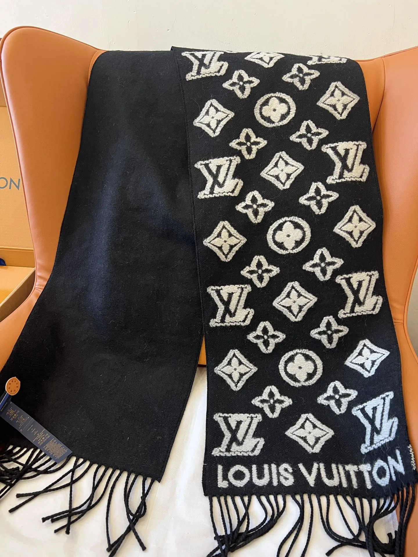 LOUIS VUITTON 黒 3D モノグラムマフラー - 画像 (5)