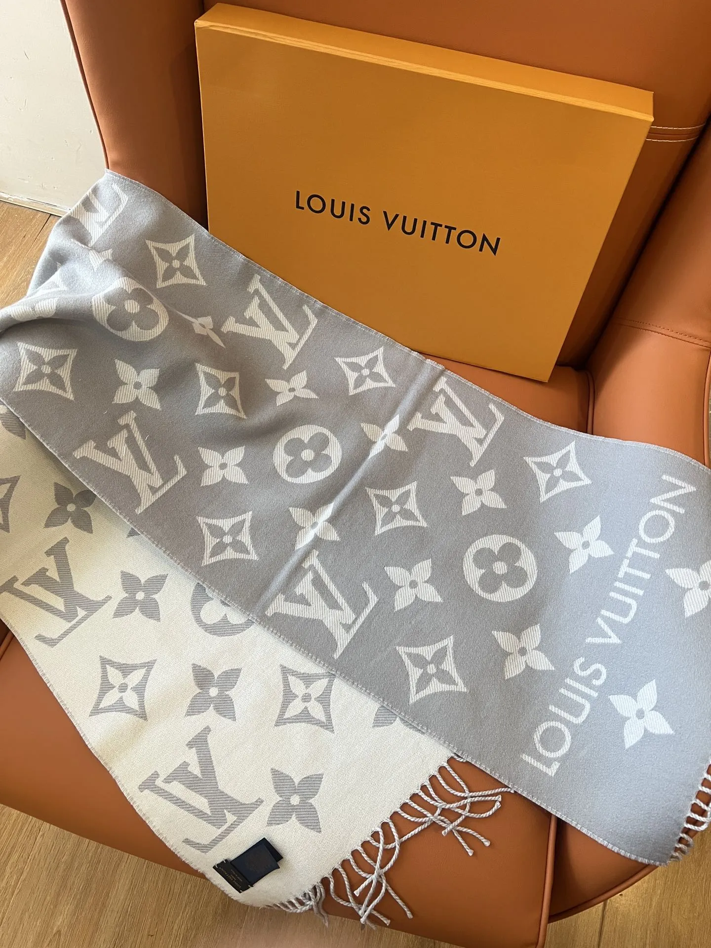 LOUIS VUITTON グレー モノグラム ストール - 画像 (7)