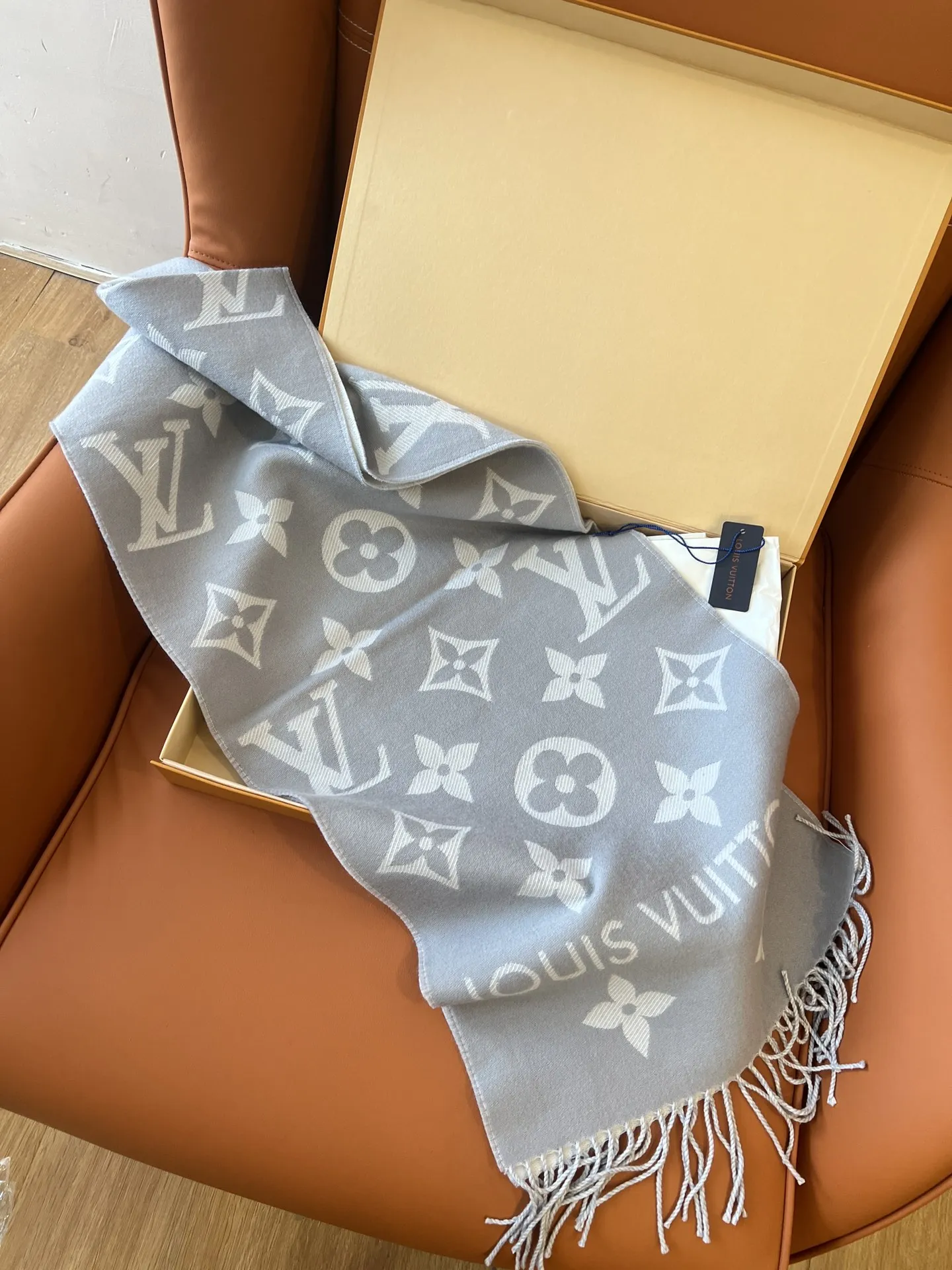 LOUIS VUITTON グレー モノグラム ストール - 画像 (8)