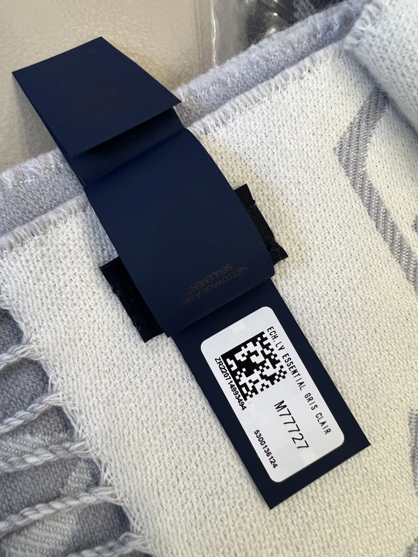 LOUIS VUITTON グレー モノグラム ストール - 画像 (10)