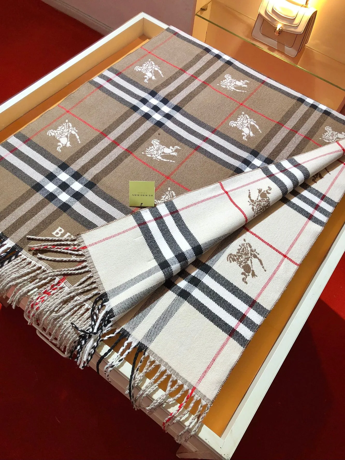 Burberry ブラウン格子柄スカーフ - 画像 (6)