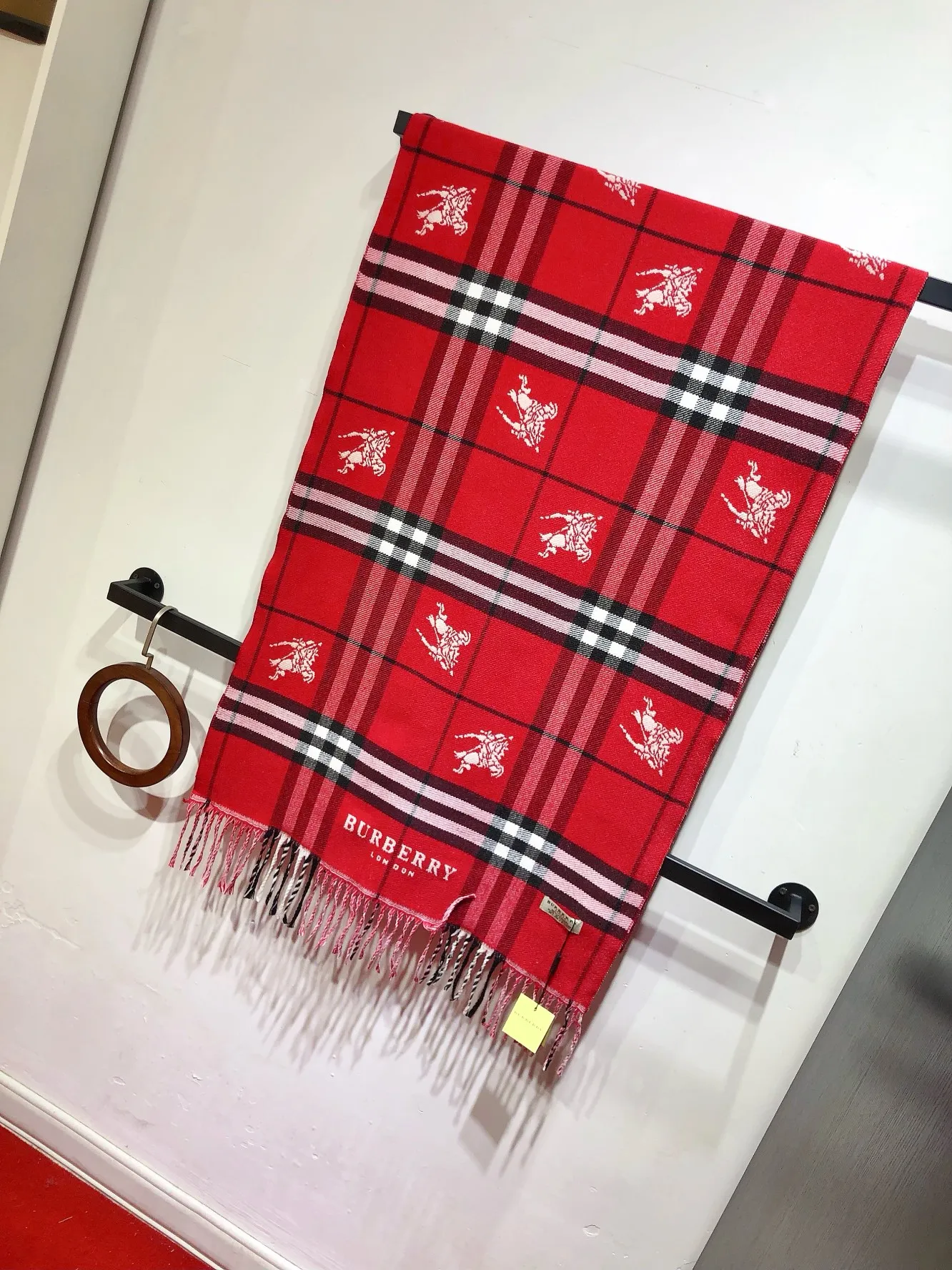 BURBERRY レッドチェック柄スカーフ