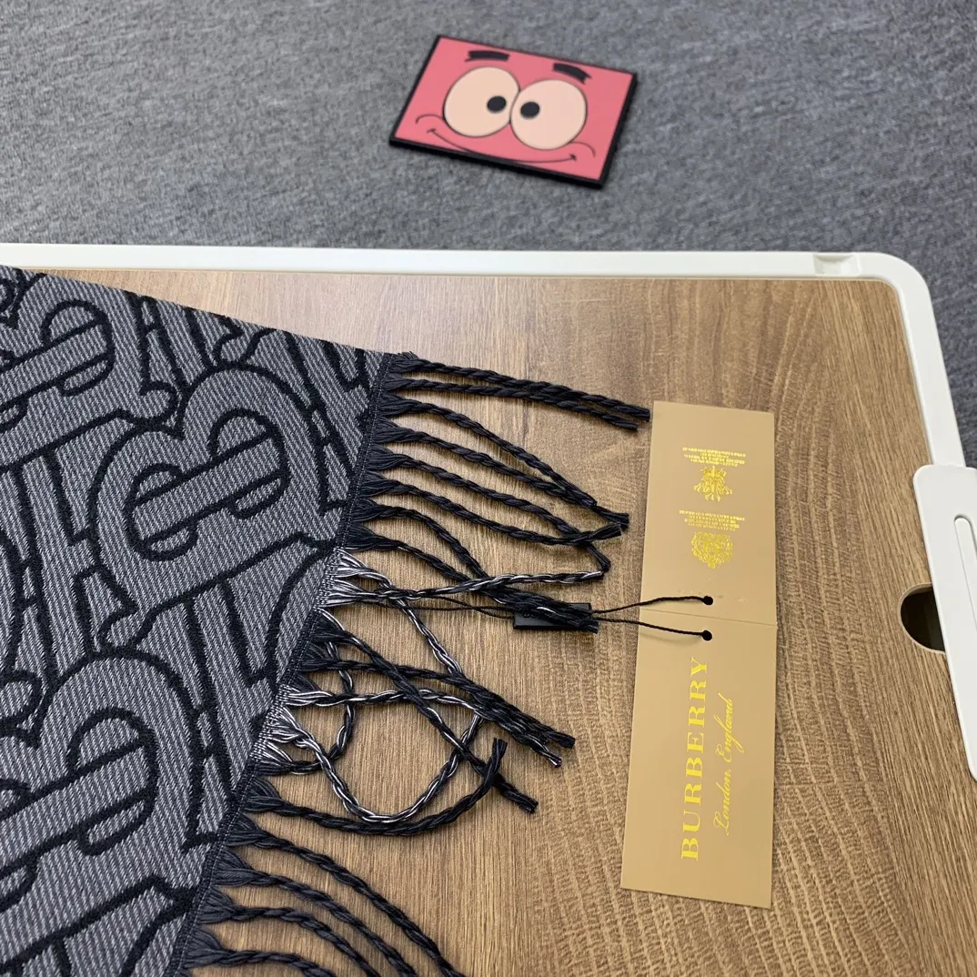 Burberry TBクラシックスカーフ カーキとグレー - 画像 (4)