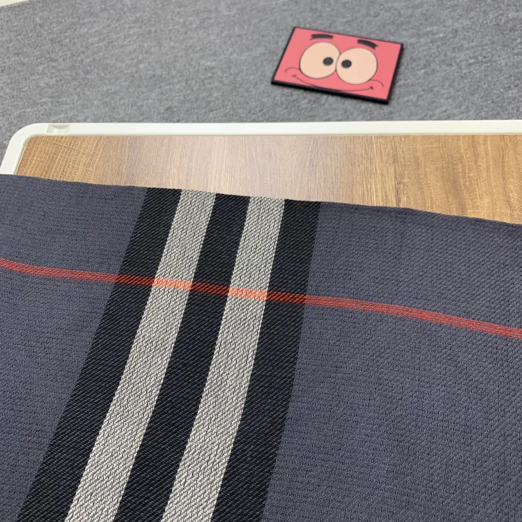 Burberry TBクラシックスカーフ カーキとグレー - 画像 (5)