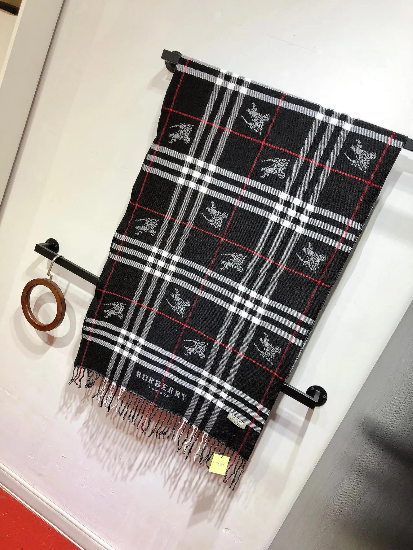 Burberry ブラックチェック柄スカーフ