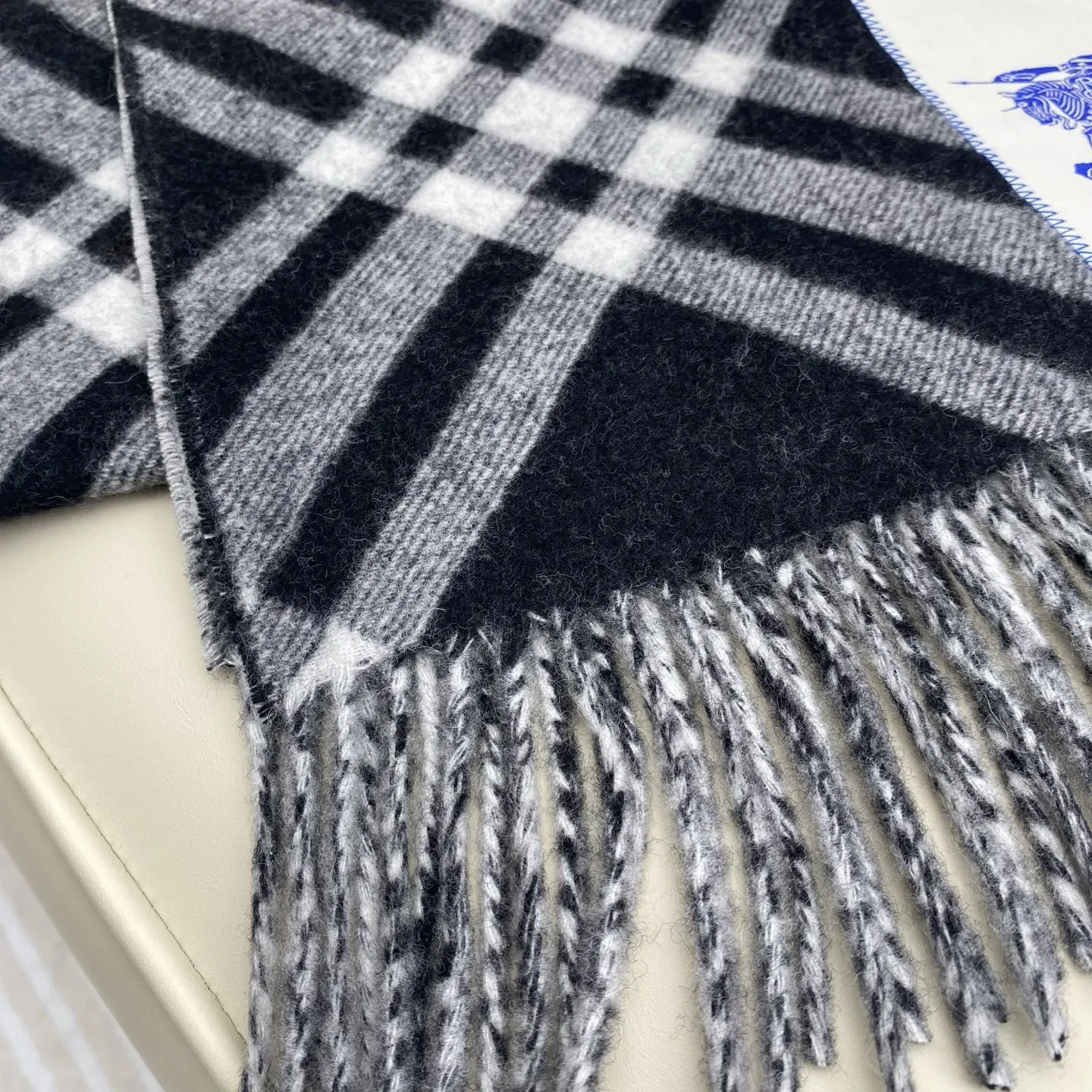 Burberry バ宝莉格子マフラー ブラックチェック - 画像 (12)