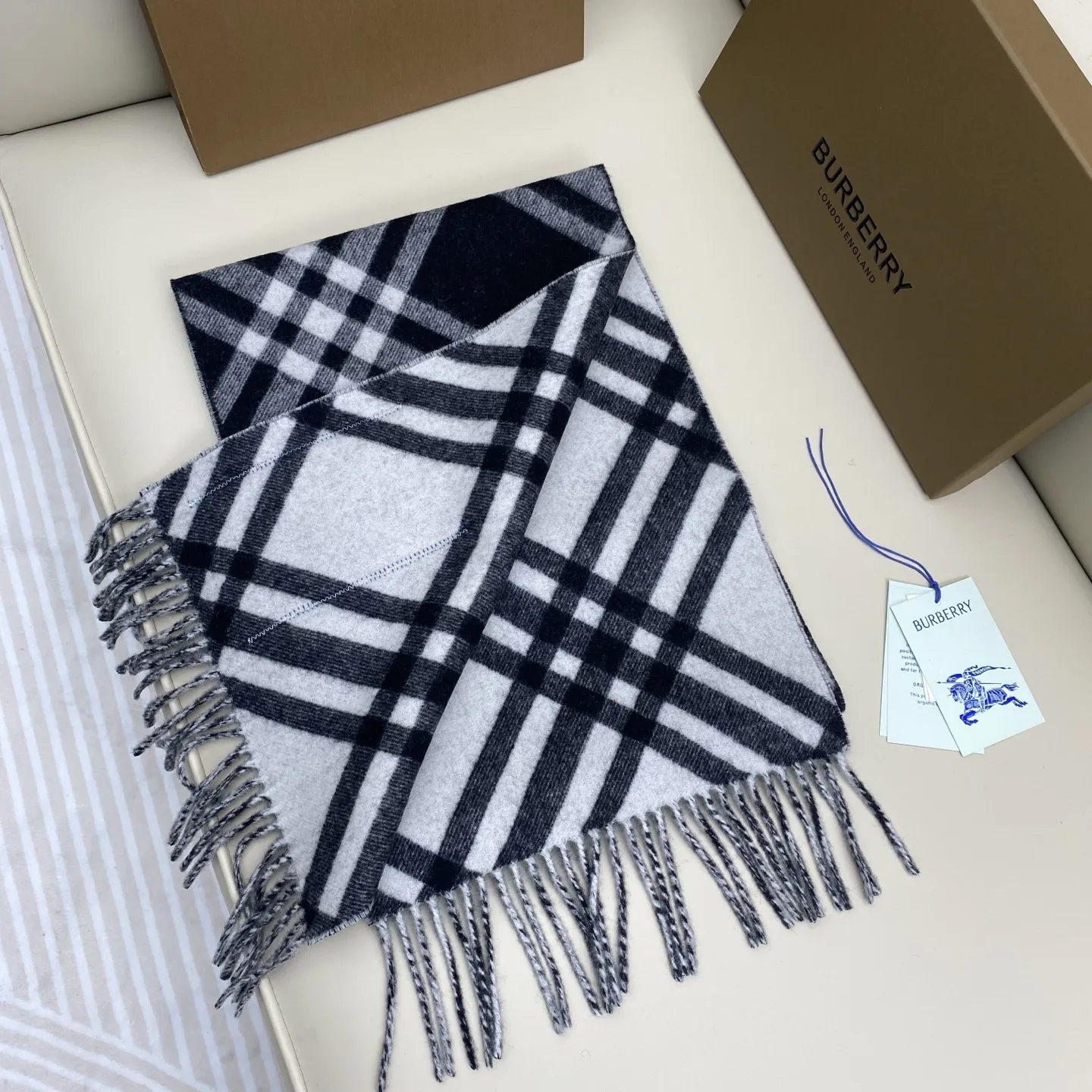 Burberry バ宝莉格子マフラー ブラックチェック - 画像 (4)