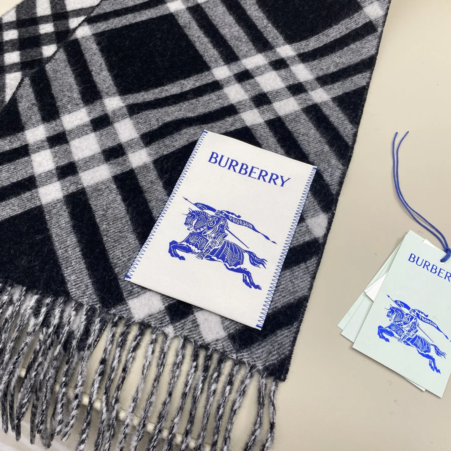 Burberry バ宝莉格子マフラー ブラックチェック - 画像 (7)