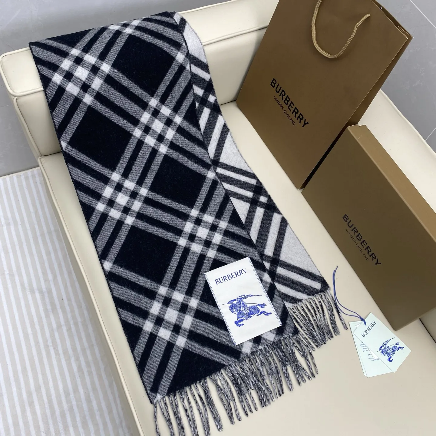 Burberry バ宝莉格子マフラー ブラックチェック - 画像 (9)