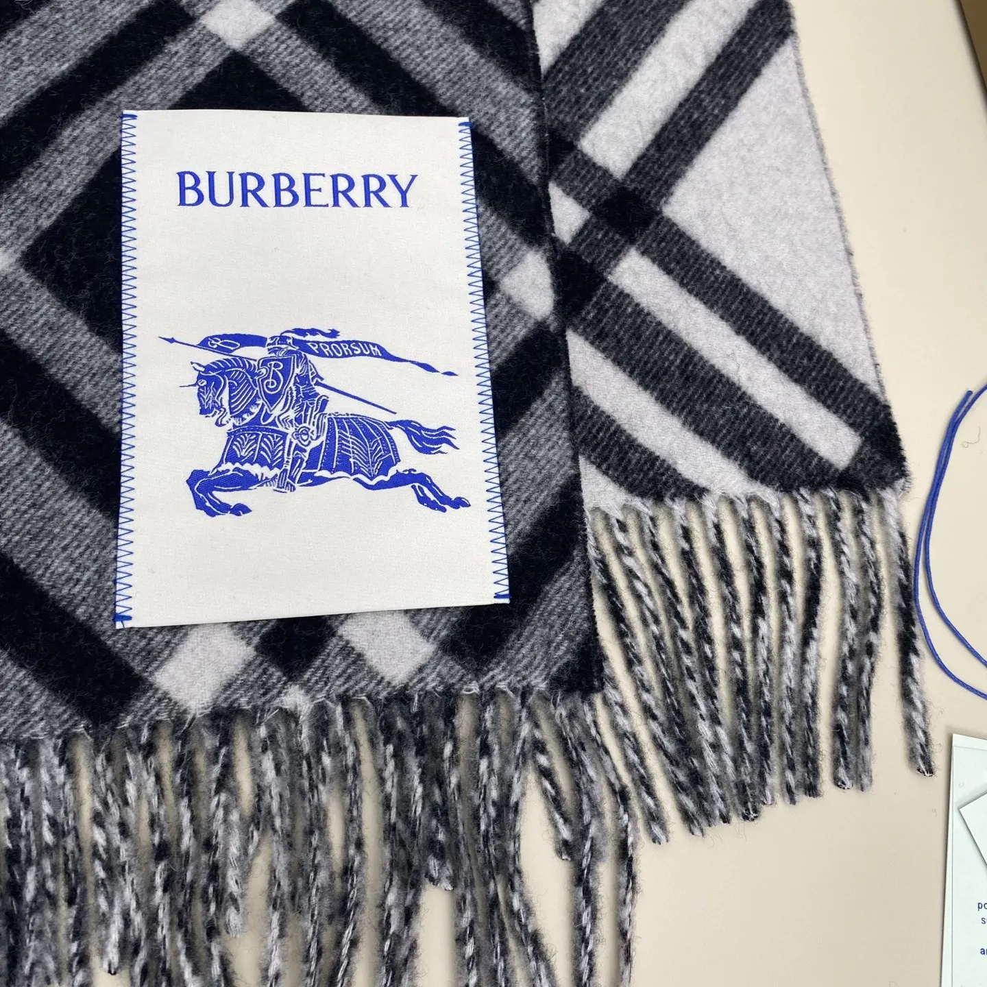 Burberry バ宝莉格子マフラー ブラックチェック - 画像 (11)