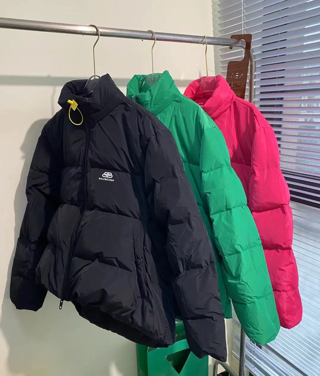 Balenciaga ロックダウンパーカー ブラック グリーンピンク