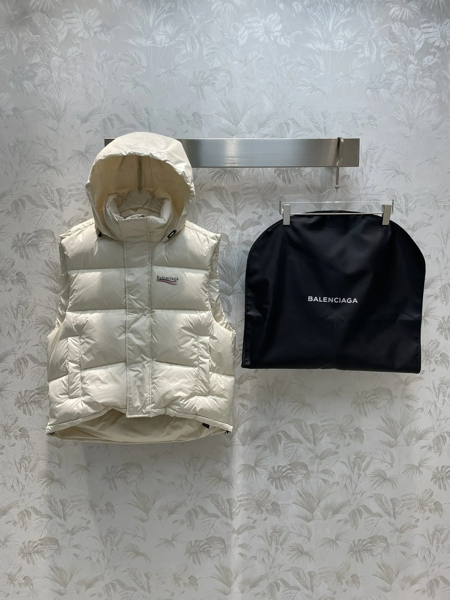 BALENCIAGA ベージュ フーディーダウンべスト