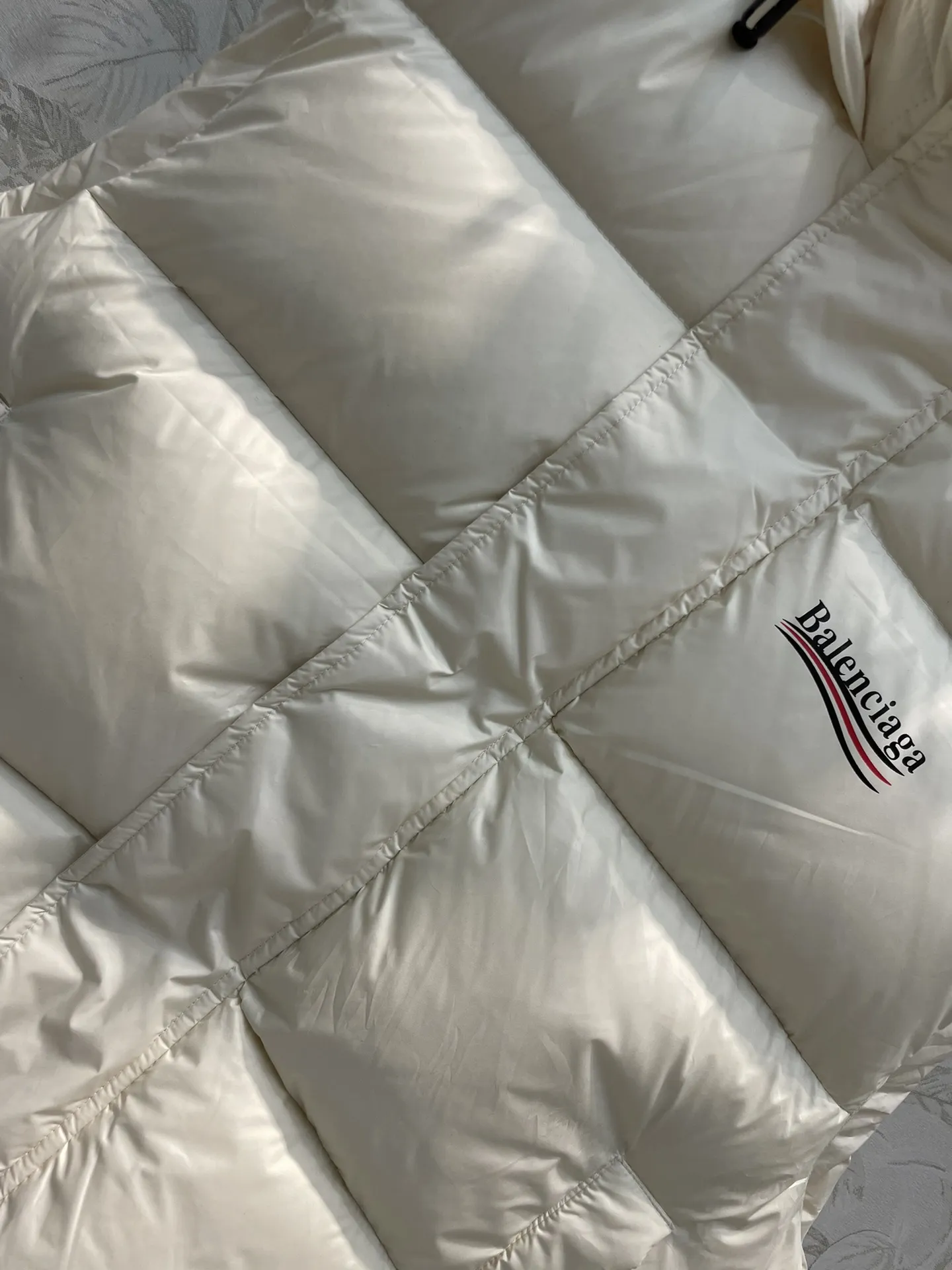 BALENCIAGA ベージュ フーディーダウンべスト - 画像 (5)