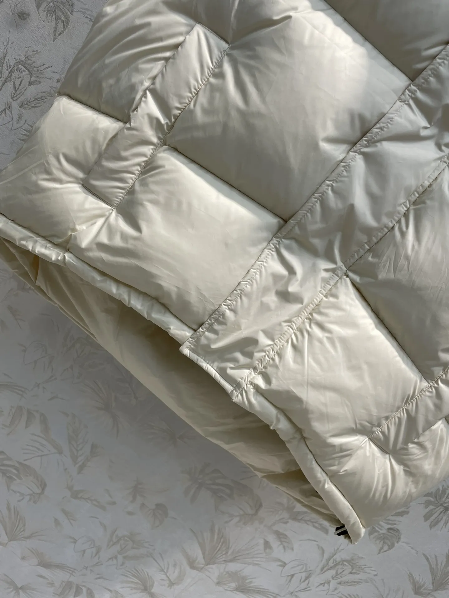 BALENCIAGA ベージュ フーディーダウンべスト - 画像 (6)